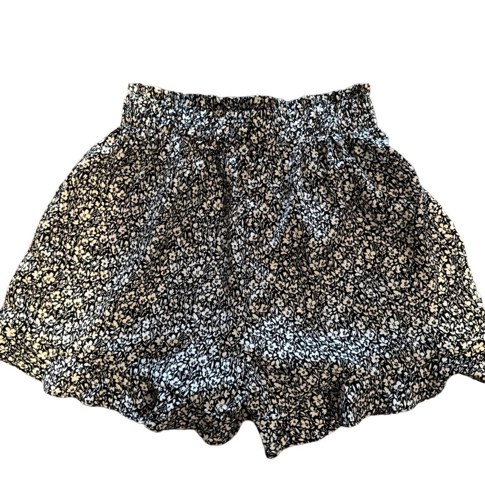 Paper Bag Ruffled Shorts - Picture 3 of 5